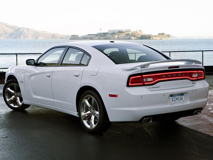  Dodge Charger R/T 2011 года  (фото 3 из 14)